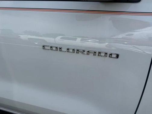 Summit White 2025 Chevrolet Colorado WT