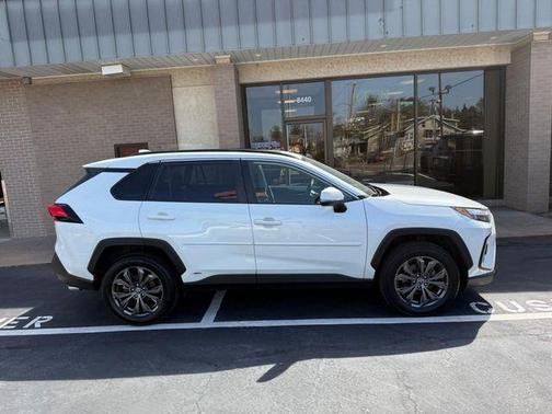 2022 Toyota RAV4 Hybrid XLE Premium