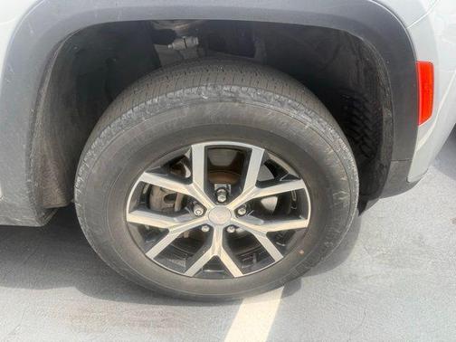 Silver Zynith 2023 Jeep Grand Cherokee L Limited