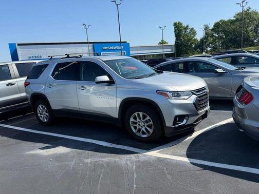 Silver Ice Metallic 2018 Chevrolet Traverse LT Cloth
