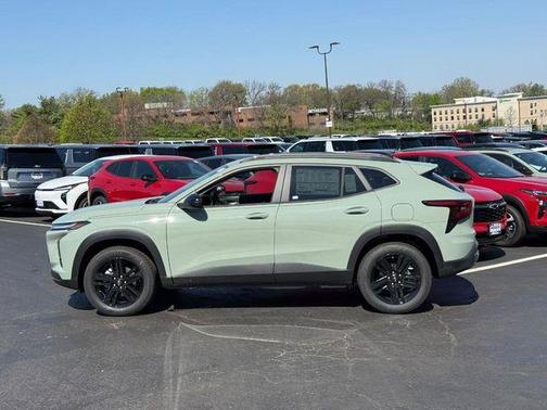 Cacti Green 2026 Chevrolet Trax FWD ACTIV