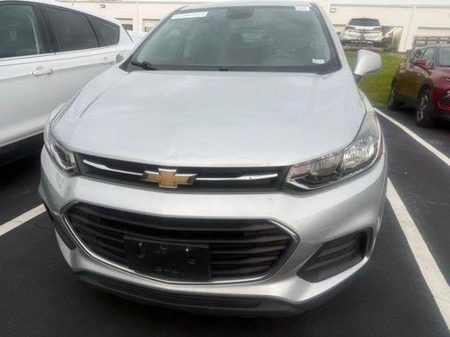 Silver Ice Metallic 2020 Chevrolet Trax LS
