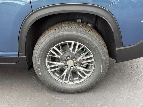 Lakeshore Blue Metallic 2026 Chevrolet Traverse LT