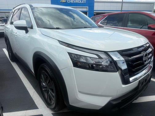 Glacier White 2024 Nissan Pathfinder SV 4WD