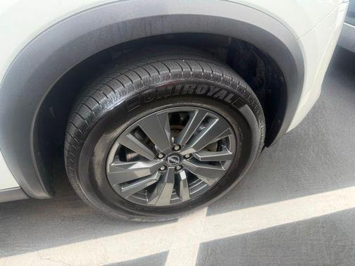 Glacier White 2024 Nissan Pathfinder SV 4WD