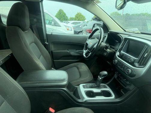 Summit White 2022 Chevrolet Colorado LT