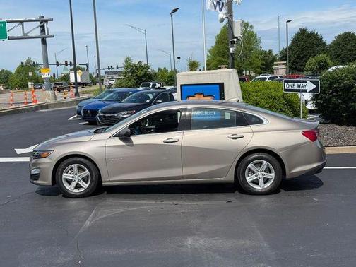 Mineral Gray Metallic 2023 Chevrolet Malibu FWD 1LT