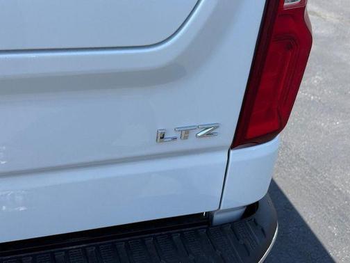 Polar White Tricoat 2026 Chevrolet Silverado 1500 LTZ