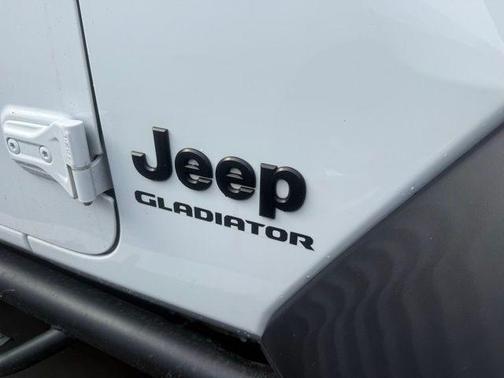 Bright White Clearcoat 2020 Jeep Gladiator Sport S