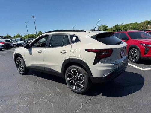 White Sands 2026 Chevrolet Trax FWD 2RS