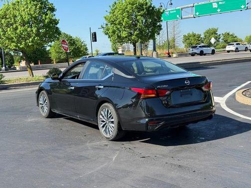 Super Black Clearcoat 2025 Nissan Altima 2.5 SV