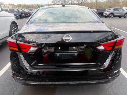 Super Black Clearcoat 2025 Nissan Altima 2.5 SV