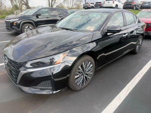 Super Black Clearcoat 2025 Nissan Altima 2.5 SV