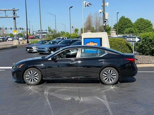 Super Black Clearcoat 2025 Nissan Altima 2.5 SV