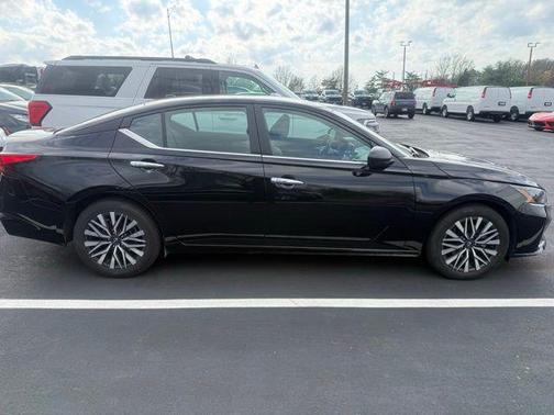 Super Black Clearcoat 2025 Nissan Altima 2.5 SV