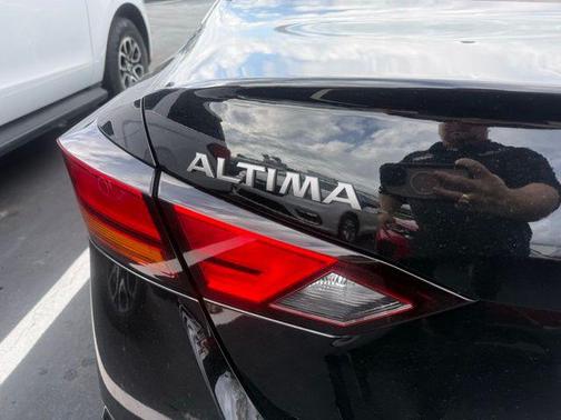 Super Black Clearcoat 2025 Nissan Altima 2.5 SV