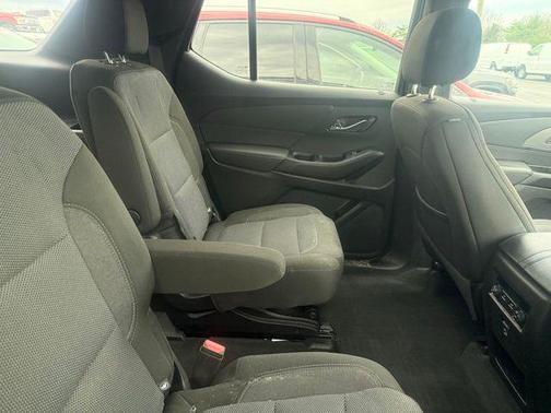 Black Cherry Metallic 2023 Chevrolet Traverse LT Cloth