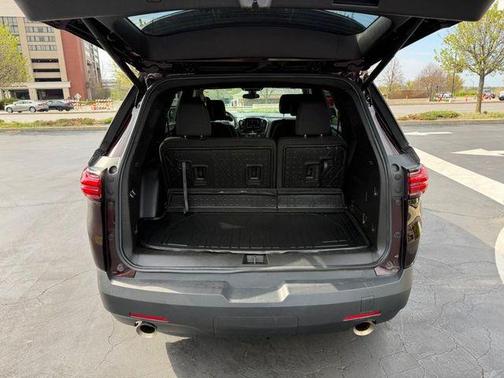 Black Cherry Metallic 2023 Chevrolet Traverse LT Cloth