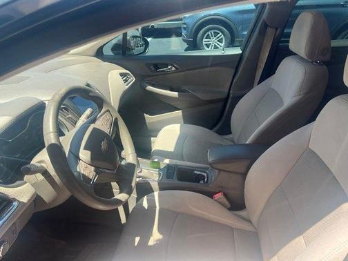 Graphite Metallic 2017 Chevrolet Cruze LT