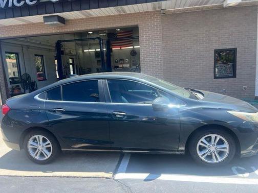 Graphite Metallic 2017 Chevrolet Cruze LT