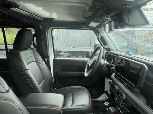 2024 Jeep Wrangler 4-Door Sahara 4x4