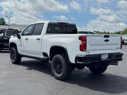 Summit White 2026 Chevrolet Silverado 2500 Crew Cab, Standard Bed, XR2, 4WD