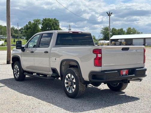 White Sands 2026 Chevrolet Silverado 2500 Custom