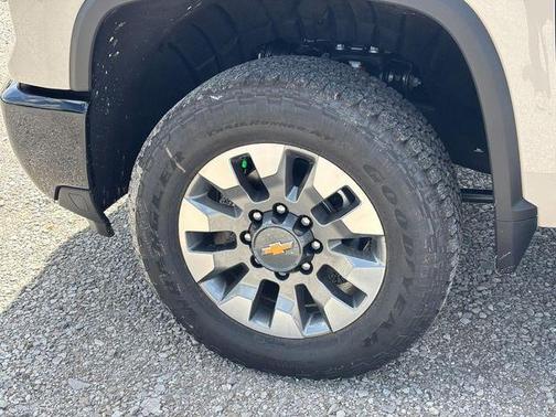 White Sands 2026 Chevrolet Silverado 2500 Custom