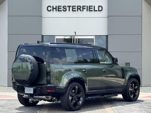 Woolstone Green Metallic 2026 Land Rover Defender P400 X-Dynamic SE