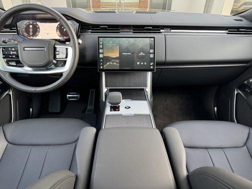 2025 Land Rover Range Rover P400 SE 7 Seat