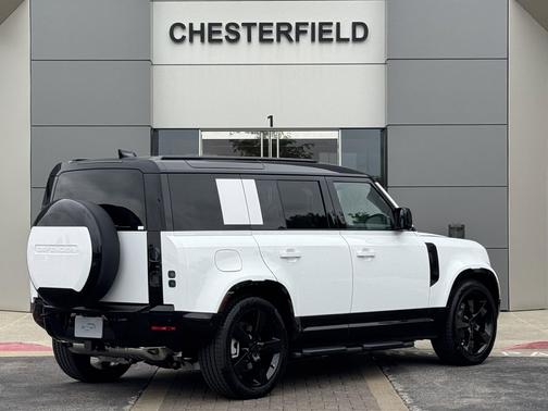 Fuji White 2026 Land Rover Defender P400 X-Dynamic SE