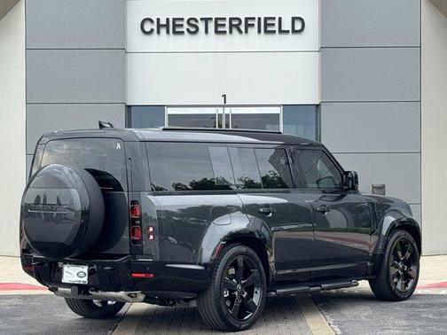 2025 Land Rover Defender 130 P400 X-Dynamic SE