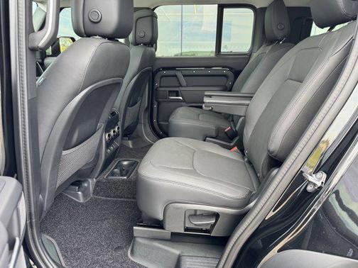 2025 Land Rover Defender 130 P300 S