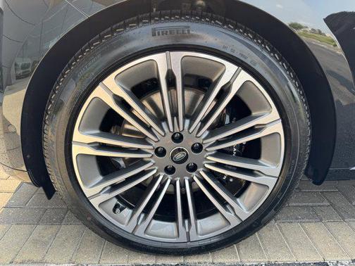 2025 Land Rover Range Rover P530 SE