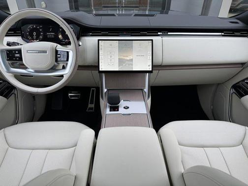 2026 Land Rover Range Rover P400 SE 7 Seat