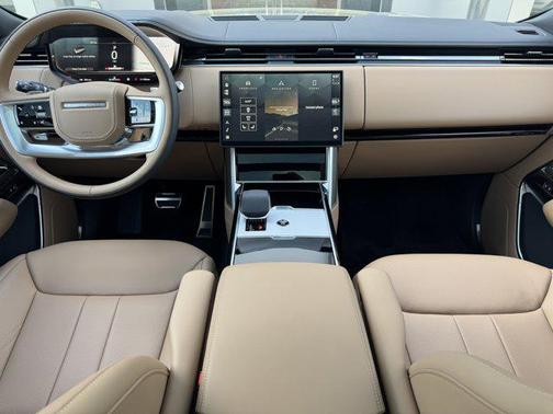2025 Land Rover Range Rover P400 SE