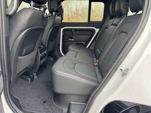 2026 Land Rover Defender X-Dynamic SE