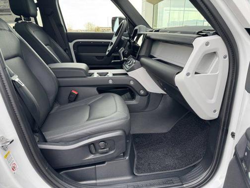 2026 Land Rover Defender X-Dynamic SE