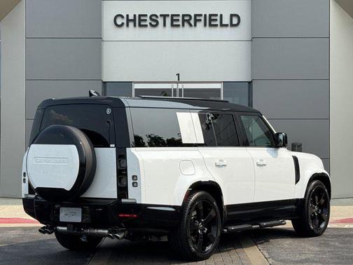 2025 Land Rover Defender V8
