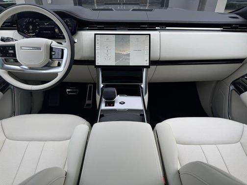 2025 Land Rover Range Rover P400 SE