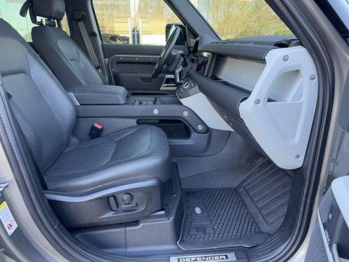 2024 Land Rover Defender 110 P400 X-Dynamic SE