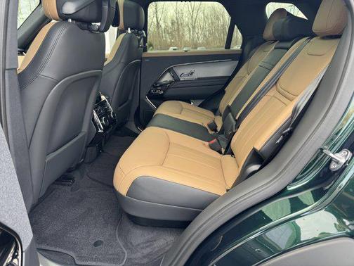 2026 Land Rover Range Rover Sport SE