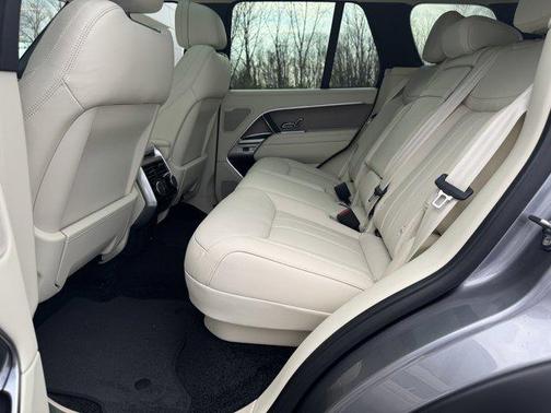 2025 Land Rover Range Rover P530 SE