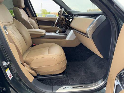 2025 Land Rover Range Rover P530 SE 7 Seat
