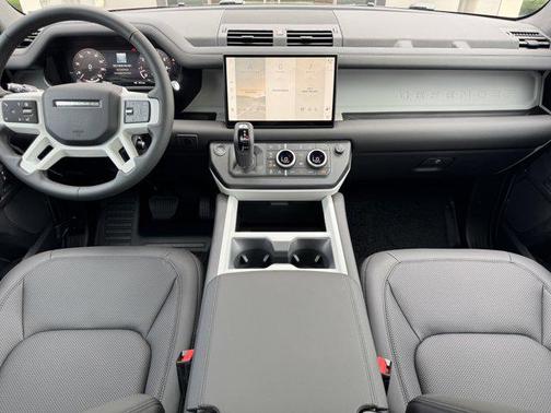 2025 Land Rover Defender 110 P400 X-Dynamic SE
