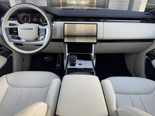2025 Land Rover Range Rover P550e SE