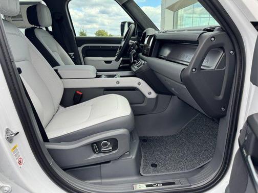 2025 Land Rover Defender V8