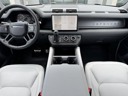 2025 Land Rover Defender V8