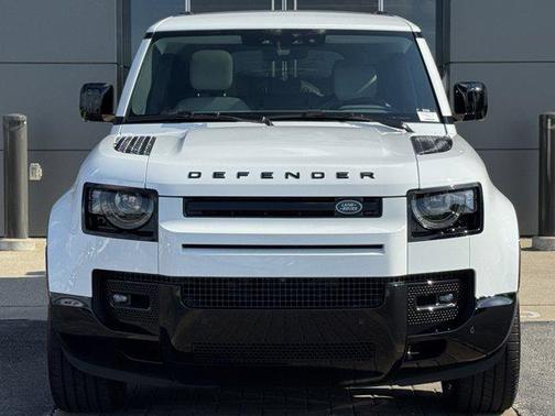 2025 Land Rover Defender 130 P400 X-Dynamic SE