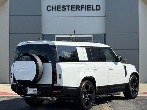 2025 Land Rover Defender 130 P400 X-Dynamic SE